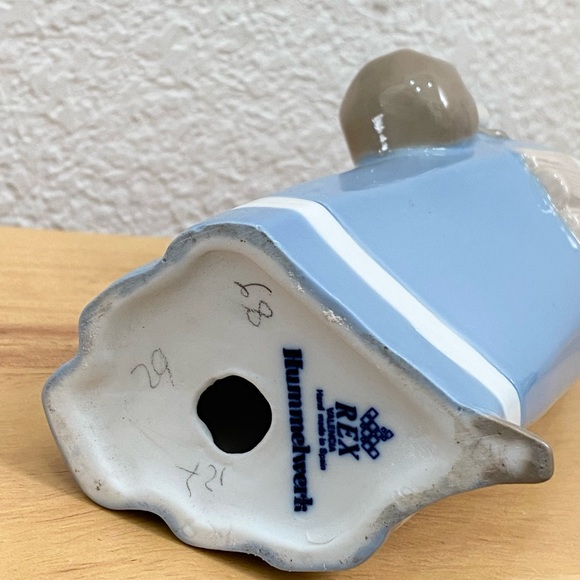 Vintage REX Valencia Hummelwerk Blue/White Porcelain Lady Pouch & Shawl Figurine - Picture 11 of 12